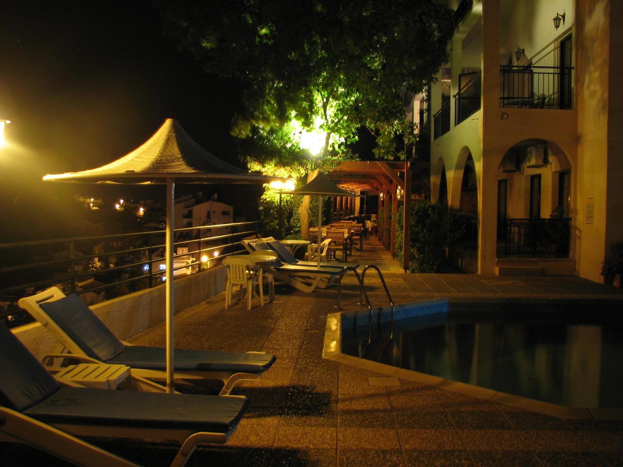 Hill View Hotel Apartments Pissouri Eksteriør billede