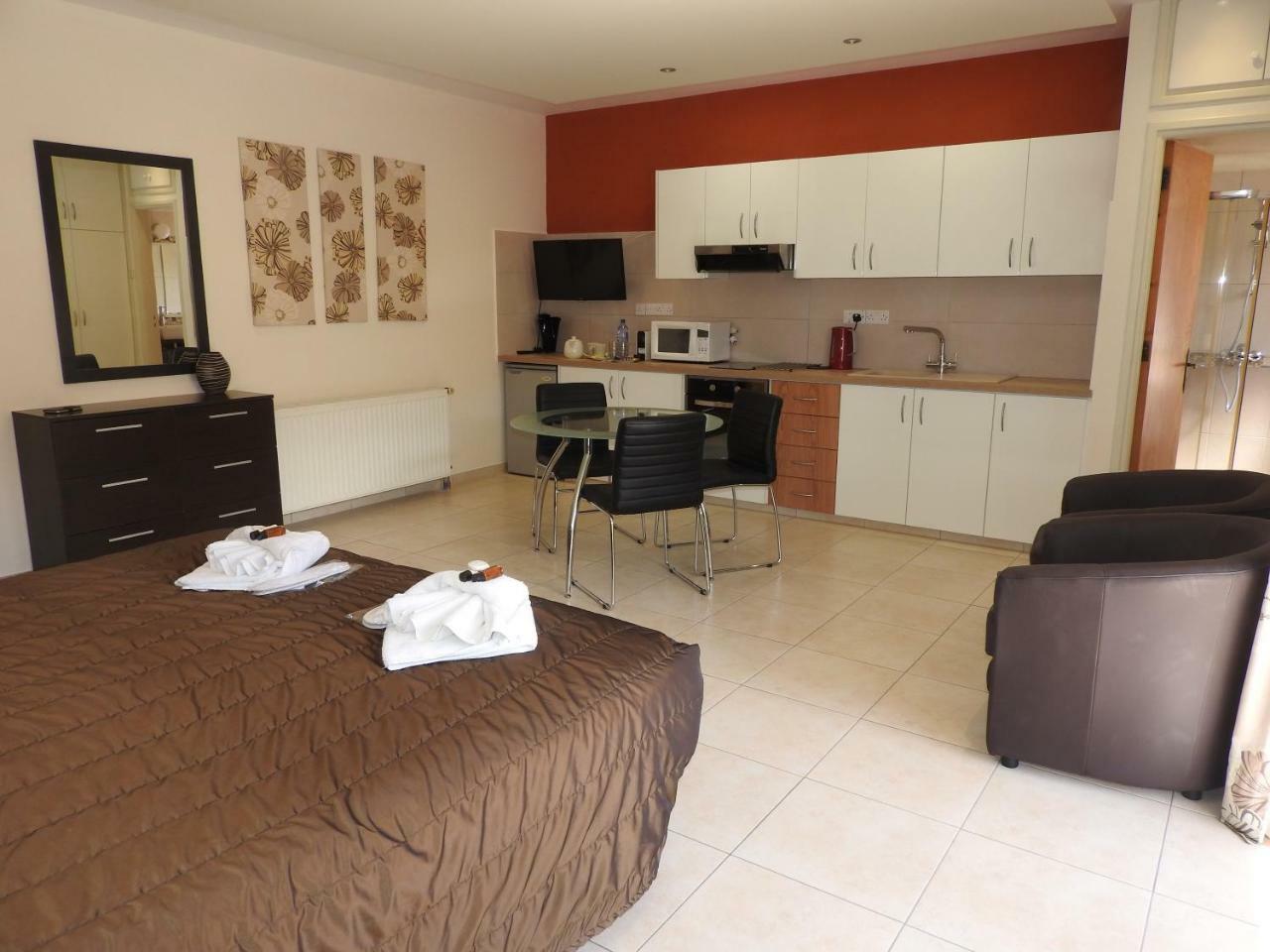 Hill View Hotel Apartments Pissouri Eksteriør billede